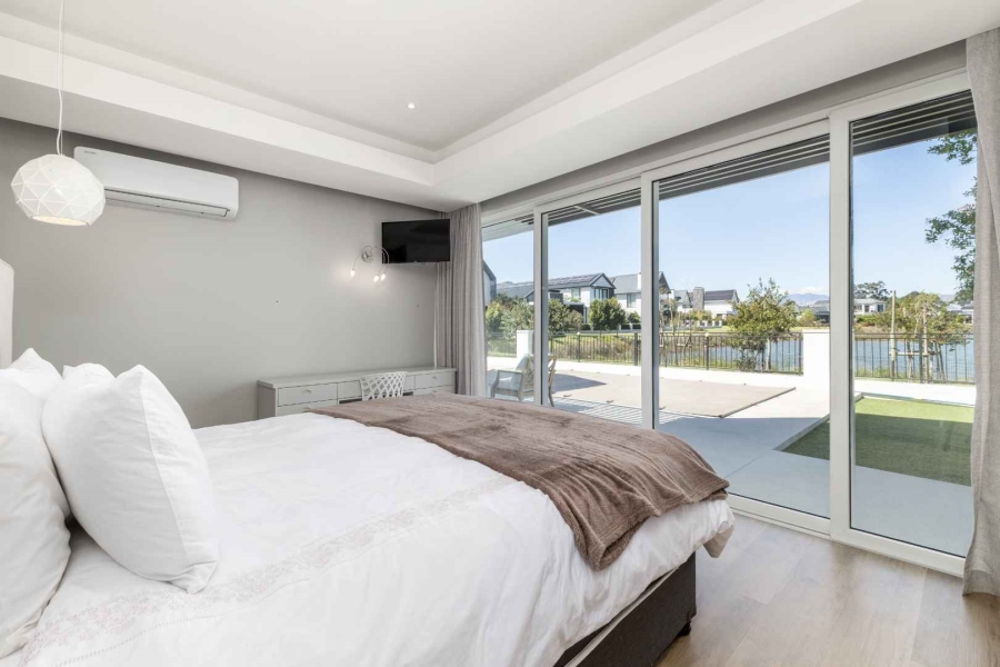 5 Bedroom Property for Sale in Val De Vie Estate Western Cape